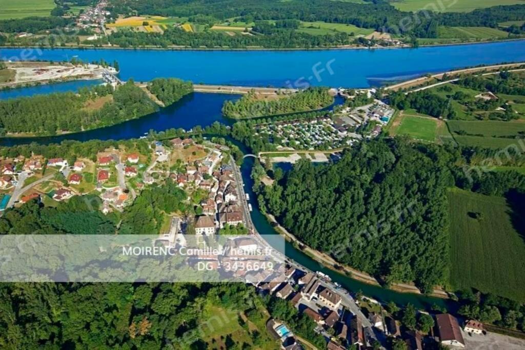 Le Portougais, Chalet A Chanaz, La Petite Venise Savoyarde Kültér fotó